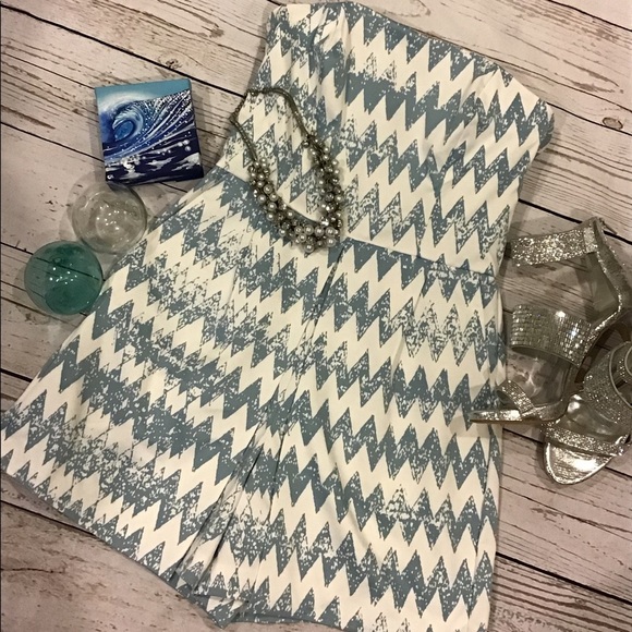 🎉HP🎉NWT 1.STATE Boho Blue and White Chevron Print Strapless Romper Size 4 - Picture 2 of 8